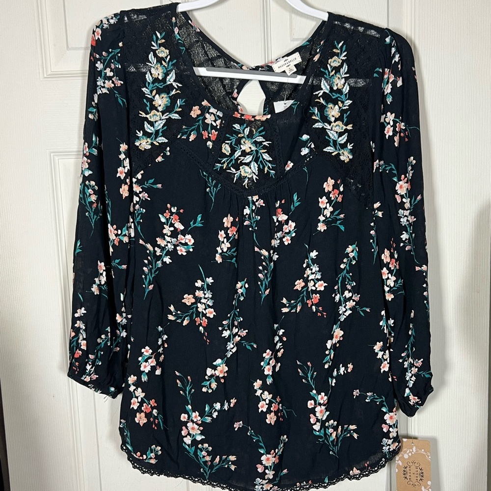✨NWT Mason and Belle Floral Embroidered Boho Top w Lace Accent, stitch fix, L